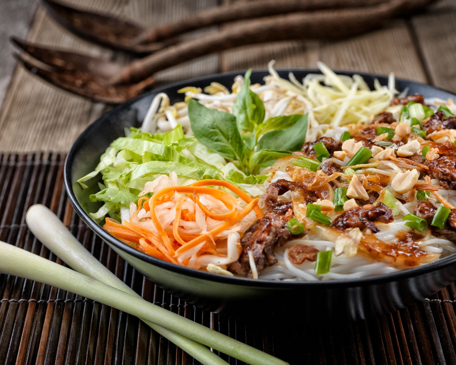 Bún Bò Nam Bộ – Reisnudeln mit Zitronengras-Rind