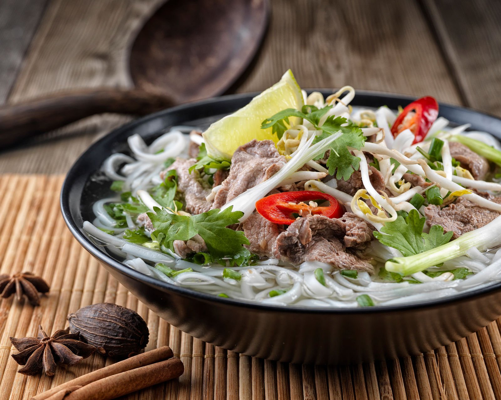Phở – vietnamesische Nudelsuppe